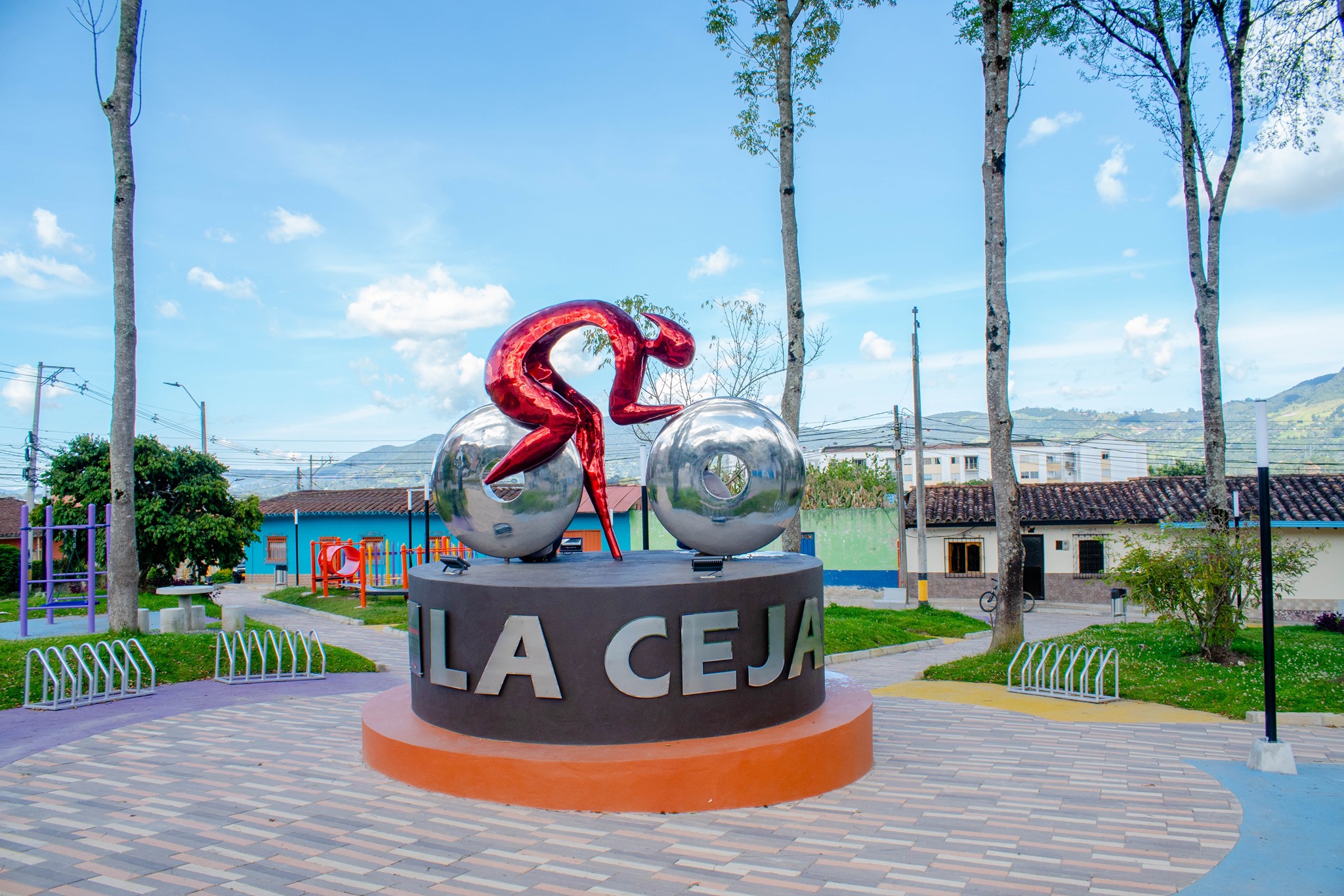 La Ceja — Disfruta de sus paisajes verdes, su ambiente tranquilo y sus tradiciones. Un destino acogedor para descubrir la belleza del Oriente antioqueño.